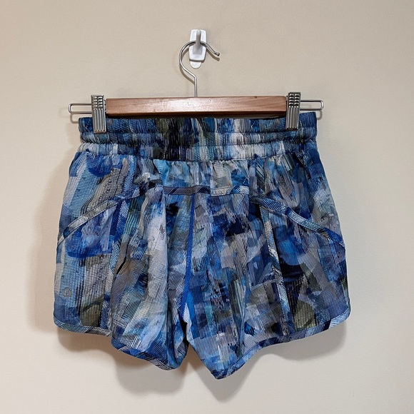 Lululemon Tracker shorts Size 6 - Picture 4 of 4